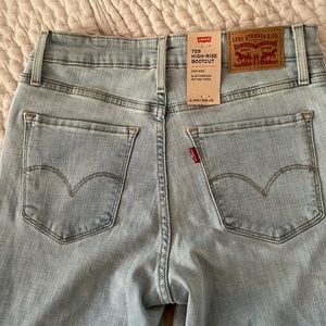 NWT Levi's 725 HIGH RISE BOOTCUT WOMEN'S JEANS size 6 Long w28 L32